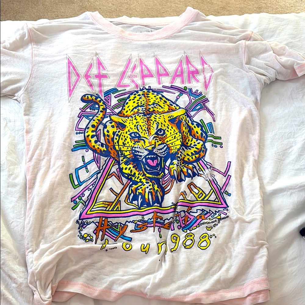 Light Pink Women’s XS Def Leopard Tee